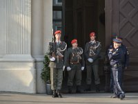 2017 -  : Besuch, Prinz, Charles, England, Battenberg, Mountbatten, Bellariator, Gardeeinheit, österreichisches Bundesheer, oesterreichisches Bundesheer, Unteroffiziere, Polizisten, Hofburg, Wien, Gewehr, GArdeuniform, rotes Barrett, Staatsbesuch