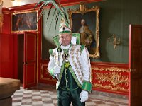 2018 - Empfang des Aachener Karnevalvereins beim Oberbürgermeister von Aachen, Marcel Philipp, im Aachener Rathaus  : Empfang, Aachener Rathaus, Aachen, AKV, Aachener Karnevalsverein, Mike I., Foellmer, Karnevalsprinz, roter Saal, Prinzenkappe, Federn, Zepter, Uniform, Aachener Karnevalsprinz 2018