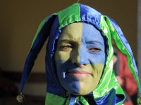 Faschingsveranstaltung "Fetzenzug 2017" in Ebensee am Traunsee, in Oberösterreich : Fasching, Faschingsveranstaltung, Karnevalsveranstaltung, Fetzenzug, Ebensee, Brauchtum, Masken, Närrin, Naerrin, Narrenkappe, junge Frau, geschminkt, Tradition, Traunsee, Salzkammergut, Larven, Faschingslarven, humorvoll, urtümlich, urtuemlich, historisch, Eulenspiegel, Narrenkappe, Schellen