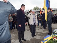 2019 - Feierlichkeiten zur 74. Wiederkehr der Befreiung des Konzentrationslagers Mauthausen, durch amerikanische Truppen  Feierlichkeiten zur 74. Wiederkehr der Befreiung des Konzentrationslagers Mauthausen, durch amerikanische Truppen. Dieses Bild zeigt den Botschafter der Ukraine Olexander Scherba und den Überlebenden Igor Malitzkyi in Häftlingsuniform : #1B#, 74. Befreiungsfeier, 74. Gedenkfeier, Befreiungsfeier, Botschafter, Gedenkfeier, Geschichte, Igor, KZ, Konzentrationslager, Malitzkyi, Mauthausen, Nelken, Olexander, Scherba, Ueberlebender, Ukraine, historisch, rote Nelken, weisse Rosen, weiße Rosen, Überlebender